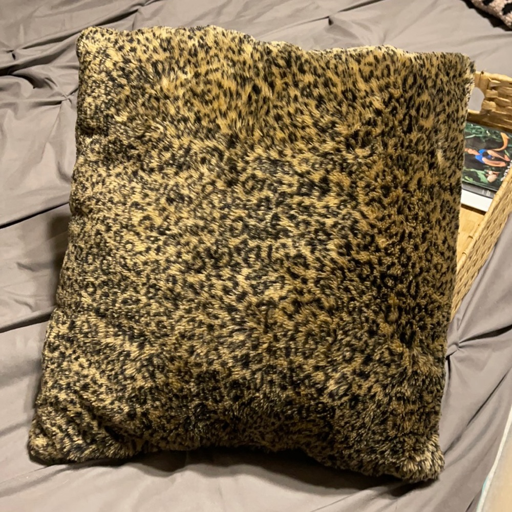 Leopard throw pillow